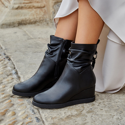 Buonarotti Enkellaarsjes Zwart Gesp Franjes