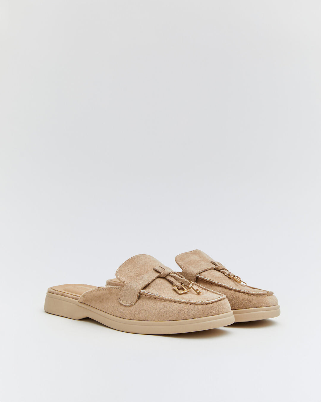 Buonarotti Instap Loafers Beige Suedine Bedeltjes