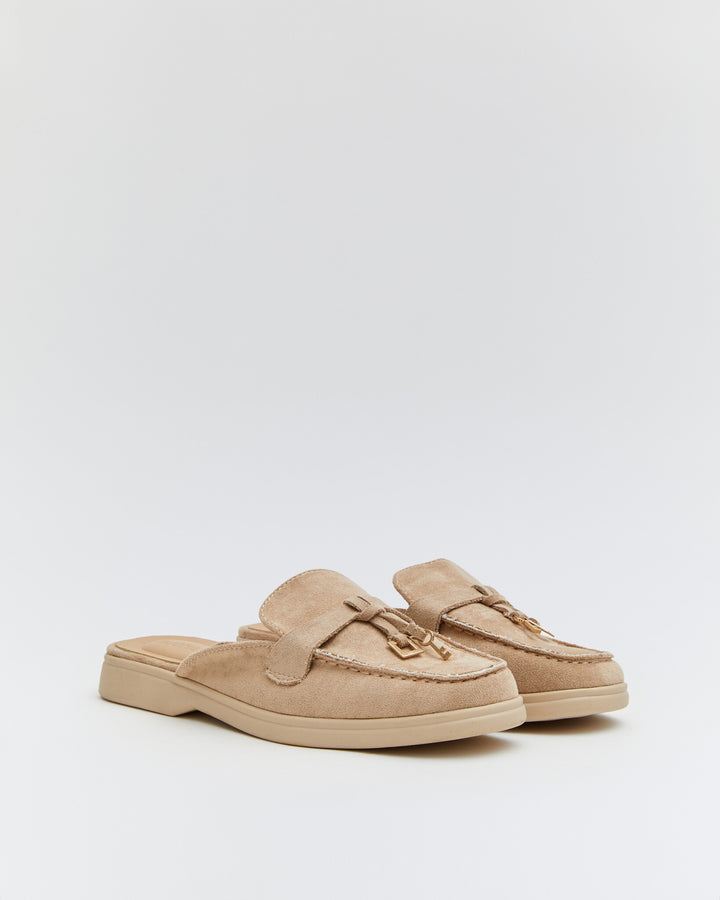 Buonarotti Instap Loafers Beige Suedine Bedeltjes