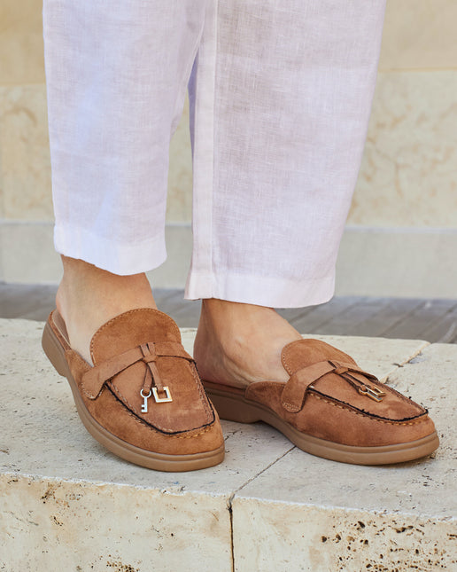 Buonarotti Instap Loafers Camel Suedine Bedeltjes