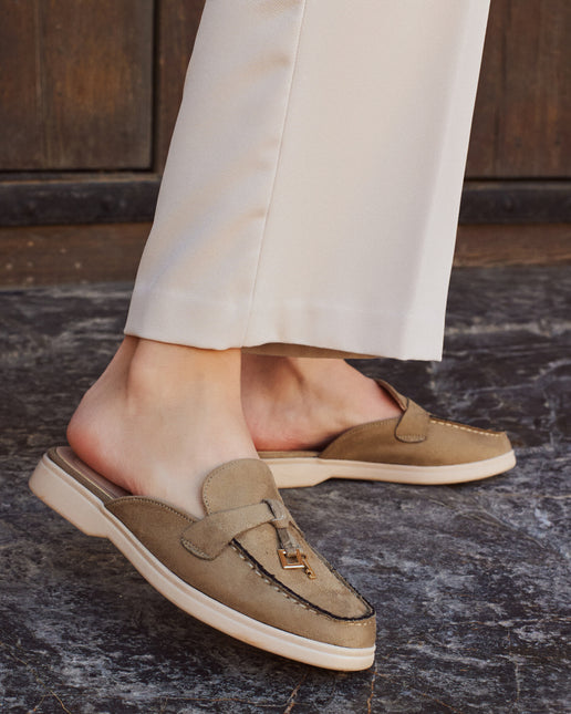 Buonarotti Instap Loafers Olive Suedine Bedeltjes