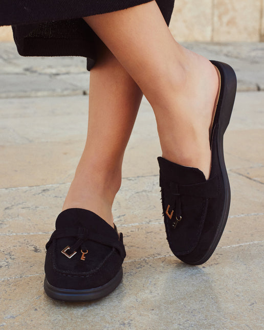 Buonarotti Instap Loafers Zwart Suedine Bedeltjes